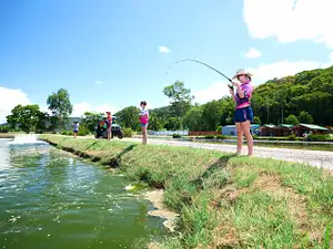 Hook-A-Barra Tour with Lunch & Port Douglas Transfers Deals